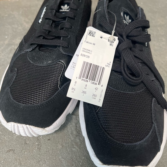 new sneakers.  black & white athletic shoe. ADIDAS new in box - Picture 6 of 6